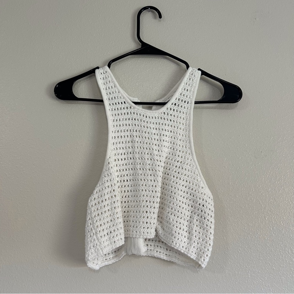 Knit cropped tank top.